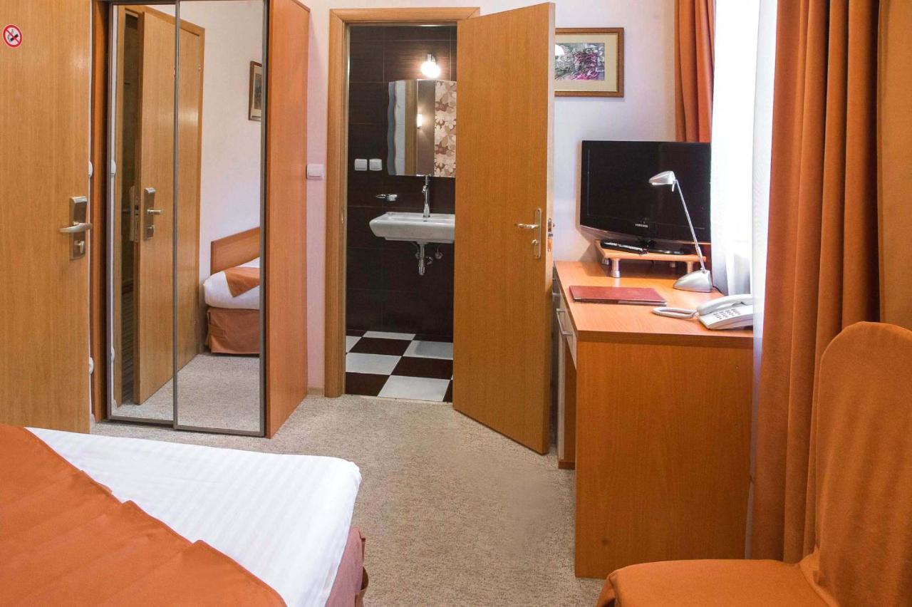 Economy Room In Hotel Eney Lviv Buitenkant foto