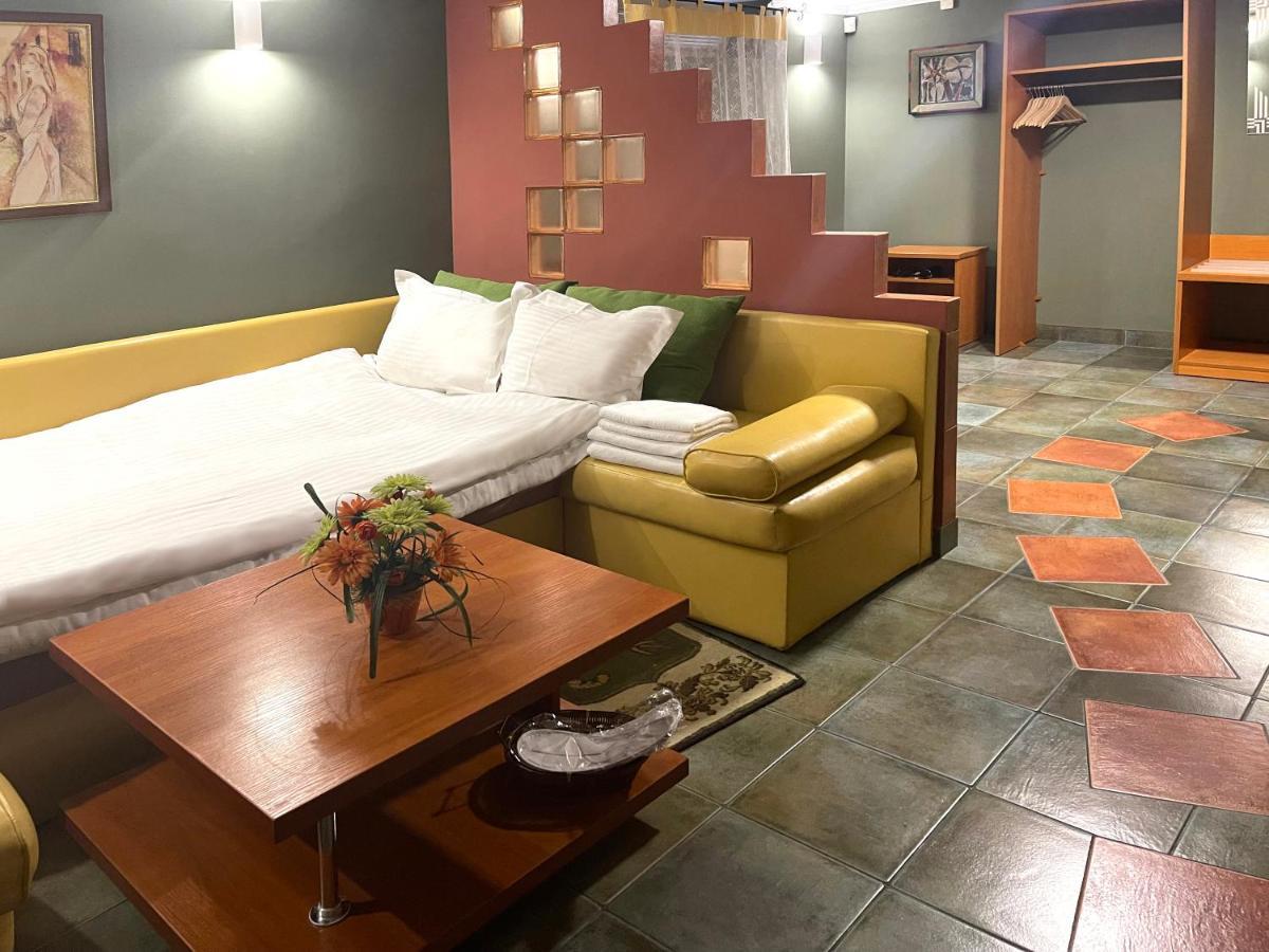 Economy Room In Hotel Eney Lviv Buitenkant foto