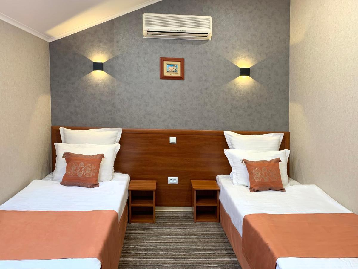 Economy Room In Hotel Eney Lviv Buitenkant foto