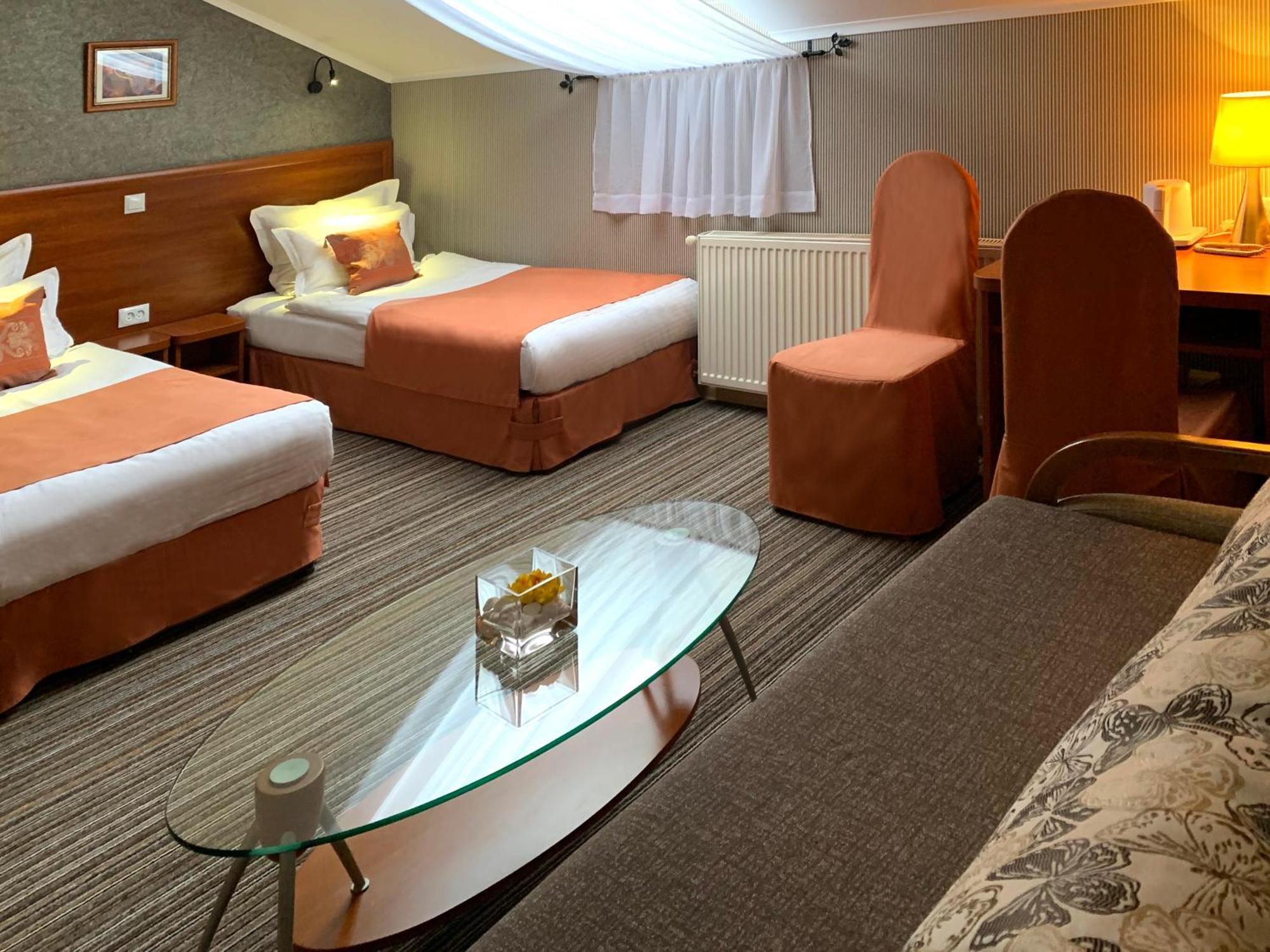 Economy Room In Hotel Eney Lviv Buitenkant foto
