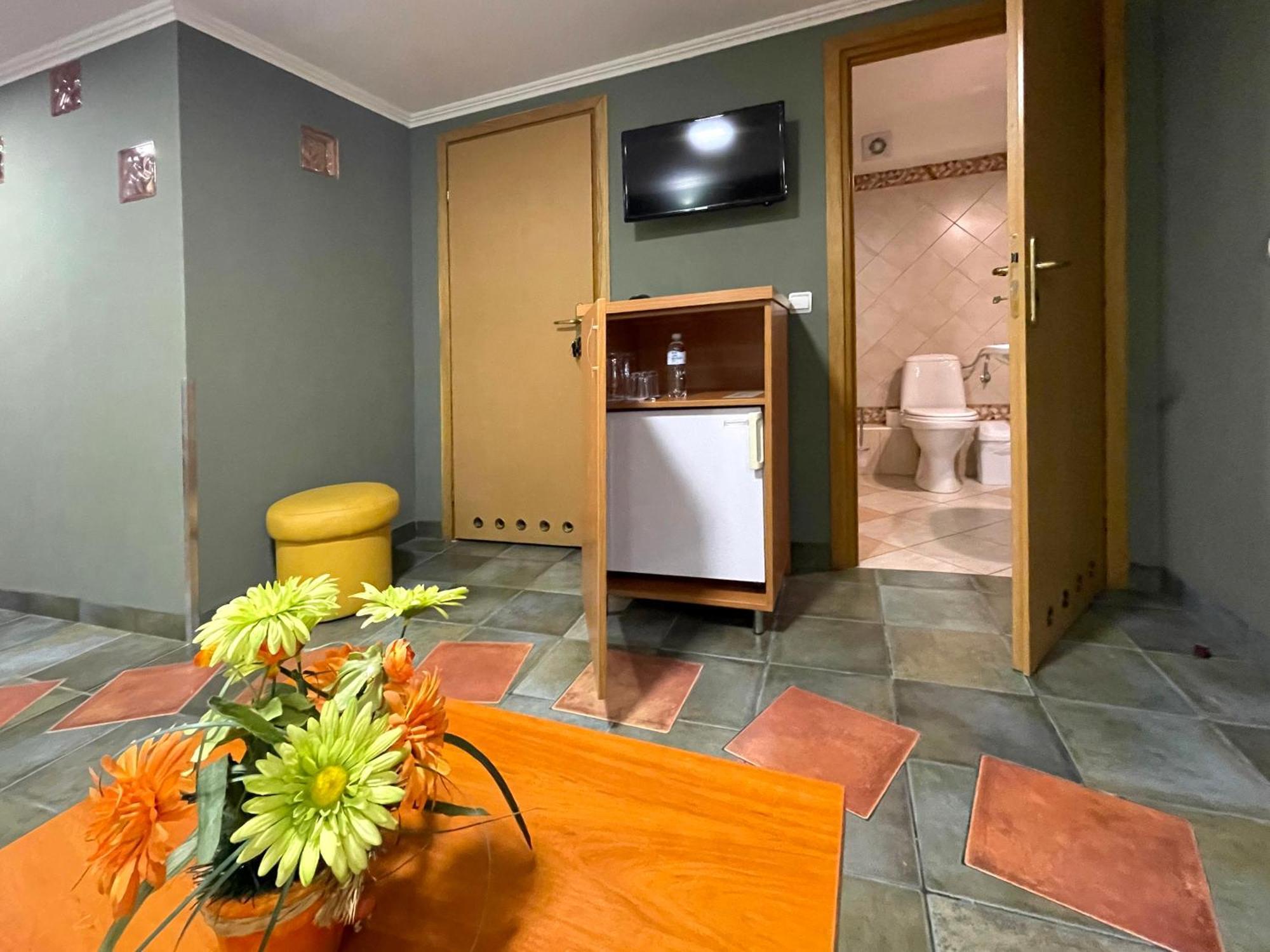 Economy Room In Hotel Eney Lviv Kamer foto