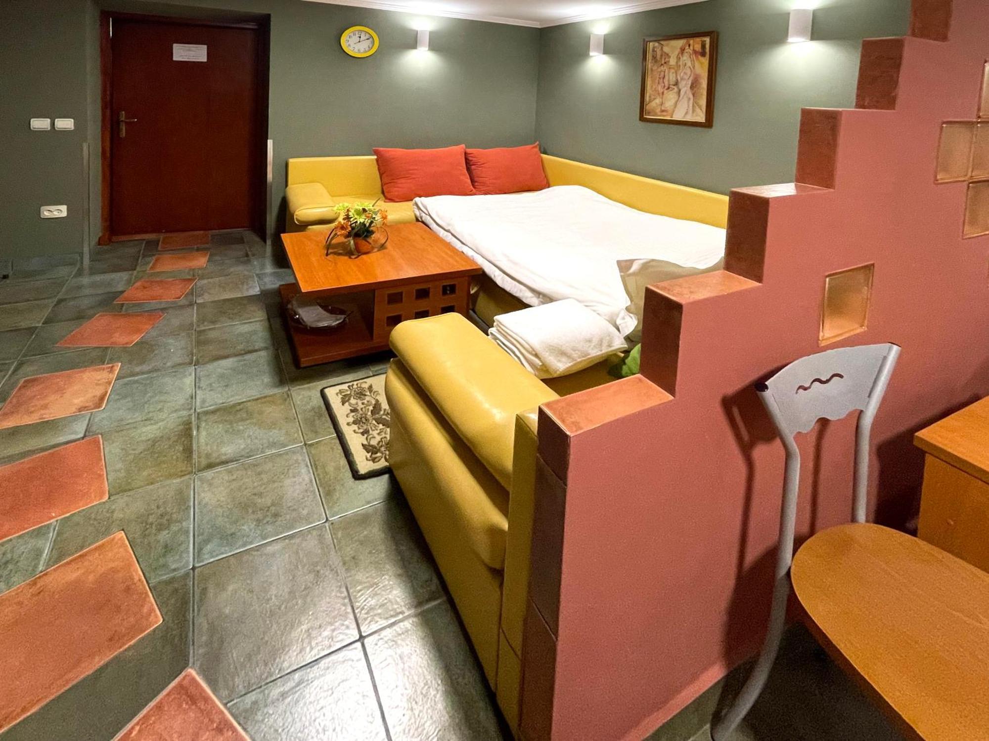 Economy Room In Hotel Eney Lviv Kamer foto