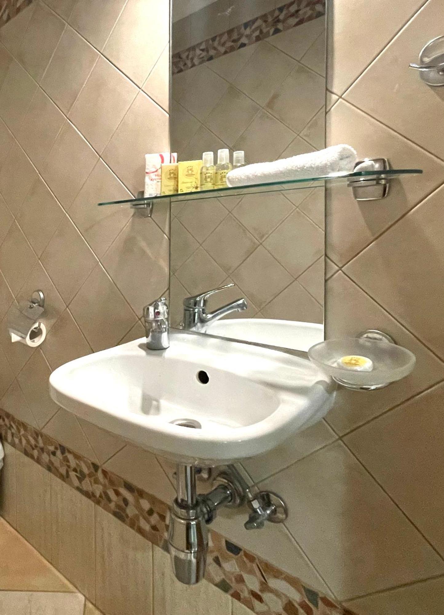 Economy Room In Hotel Eney Lviv Kamer foto