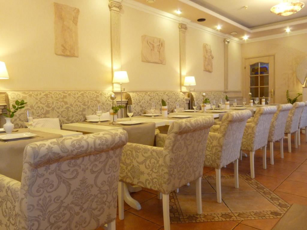 Economy Room In Hotel Eney Lviv Buitenkant foto